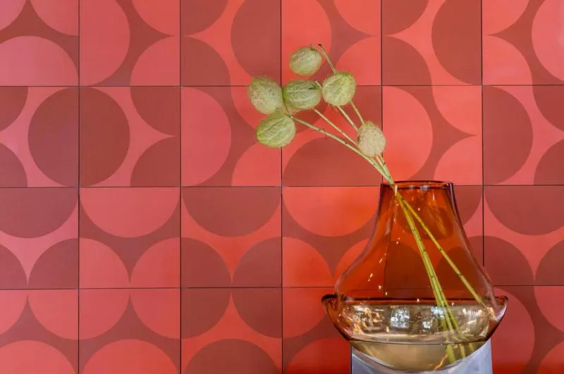 Série Bola Carol Gay Decortiles: inspirações artísticas do revestimento