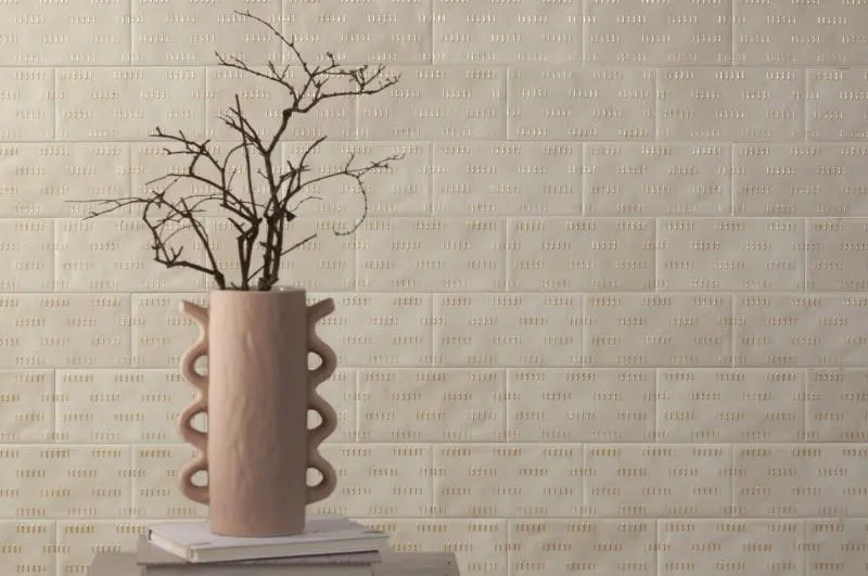 Porcelanato com relevo Decortiles: o charme das superfícies amassadas