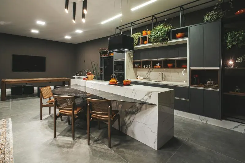 Porcelanataria: como grandes lastras viram bancadas de cozinha