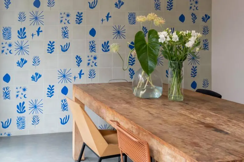 Ladrilho hidráulico Decortiles: coleções Calu Fontes na Tropobella