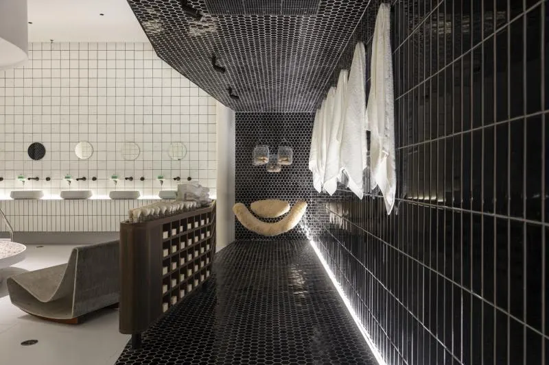 Revestimento no teto: como usar porcelanato Decortiles nessa área